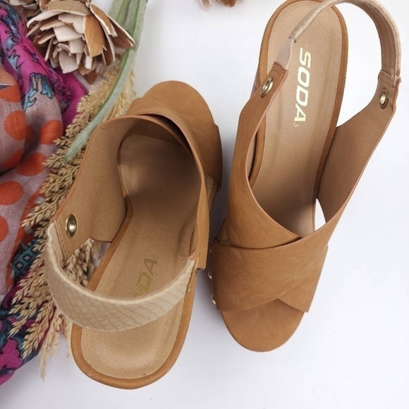 Soda Tan Platform Wedges Sz 8 - Picture 2 of 12